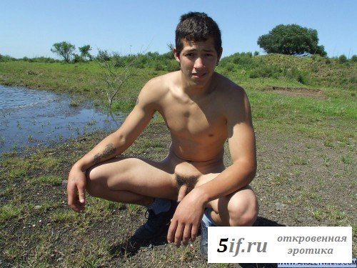 Голый парень на природе (10 фото) Голый парень на природе (10 фото)