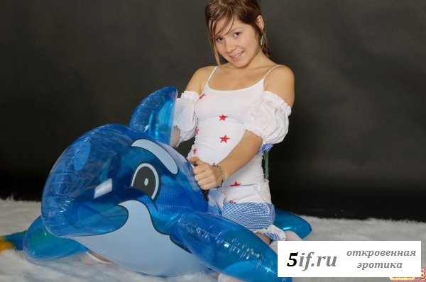 Голая целочка сняла трусики 