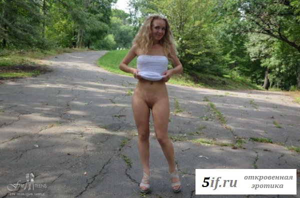 Начинающая натуралистка в парке