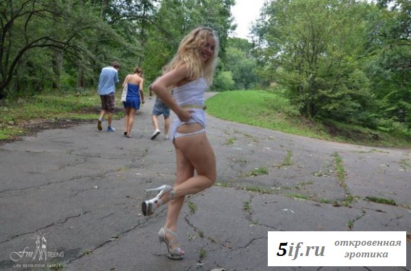 Начинающая натуралистка в парке