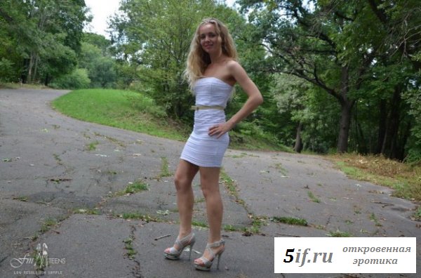Начинающая натуралистка в парке