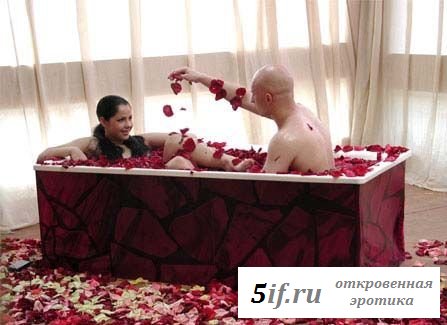 Беркова и Третьяков купаются в ванной Беркова и Третьяков купаются в ванной