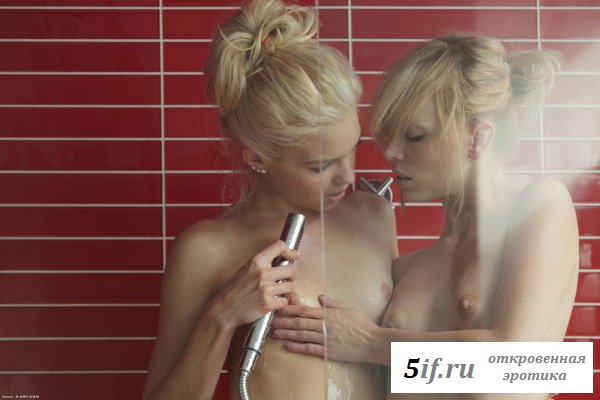Худенькие сёстры близняшки в душе