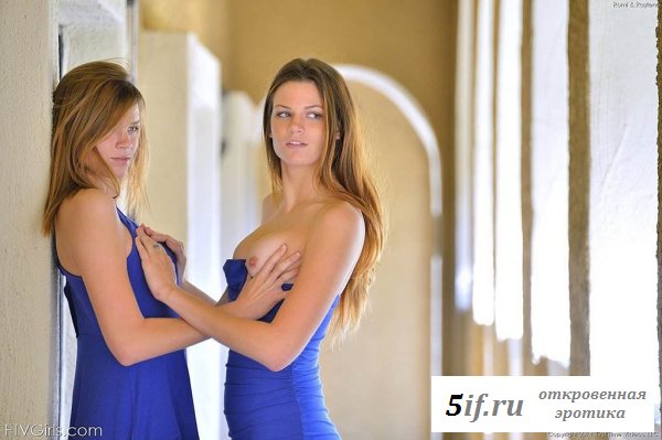 Длинноногие голые сестры близняшки