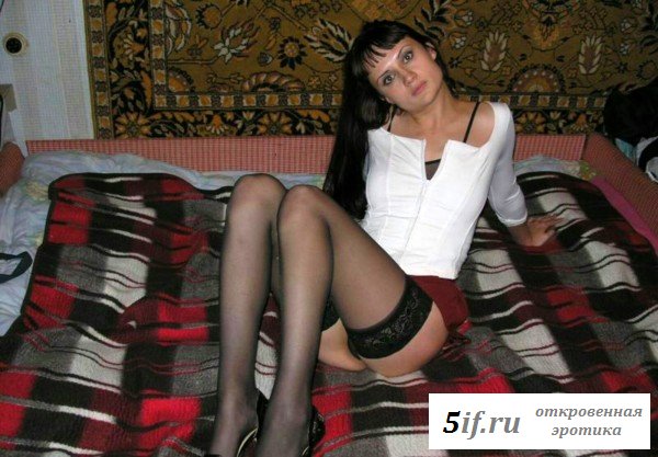 Голая в чулках русская детка соблазняет