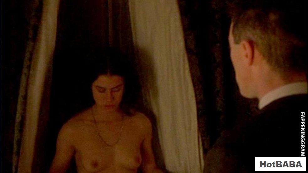Голая Emily Bruni в порно (45 фото)