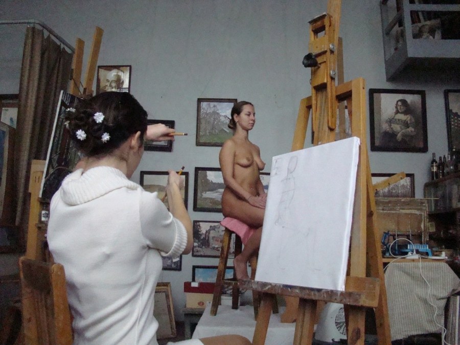 Художник отымел натурщицу