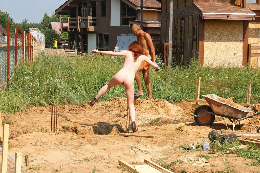 Зрелые нудистки на улице