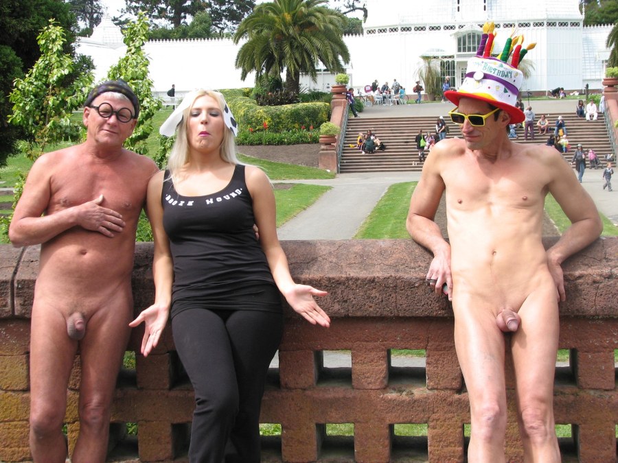 Голые мужчины одетые женщины