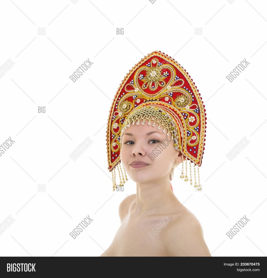 Девушка в кокошнике секси