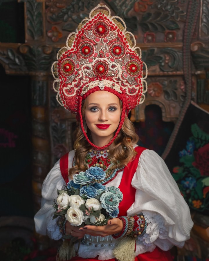 Девушка в кокошнике Евгения семёнова