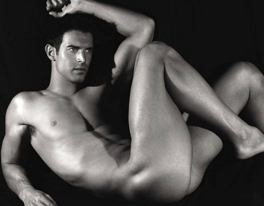 Kris Evans бодибилдер голый