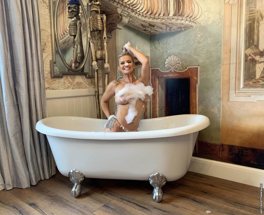 Керри Катона (Kerry Katona) голая
