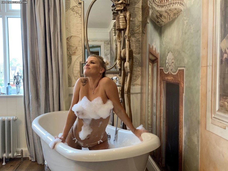 Керри Катона (Kerry Katona) голая