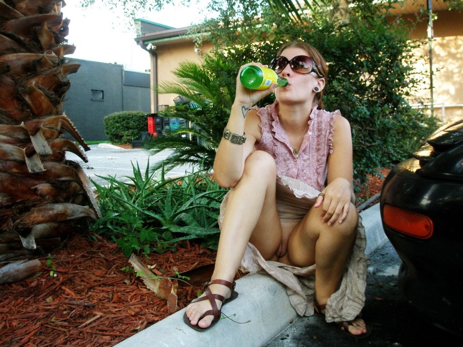 Пьяные девушки без трусиков