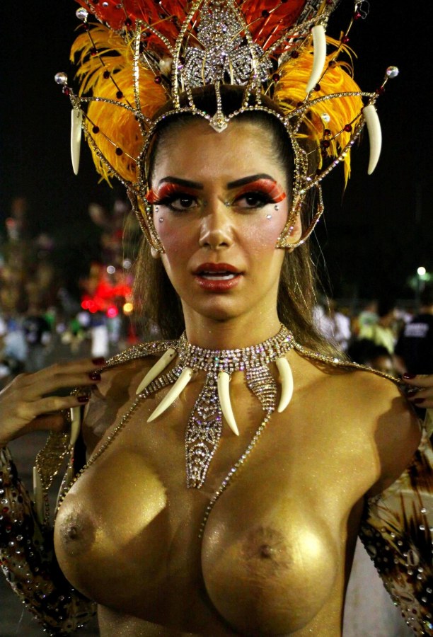 Naked Вивиана Кастро. Карнавал