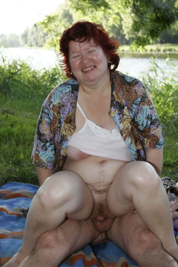 Старые волосатые в машине