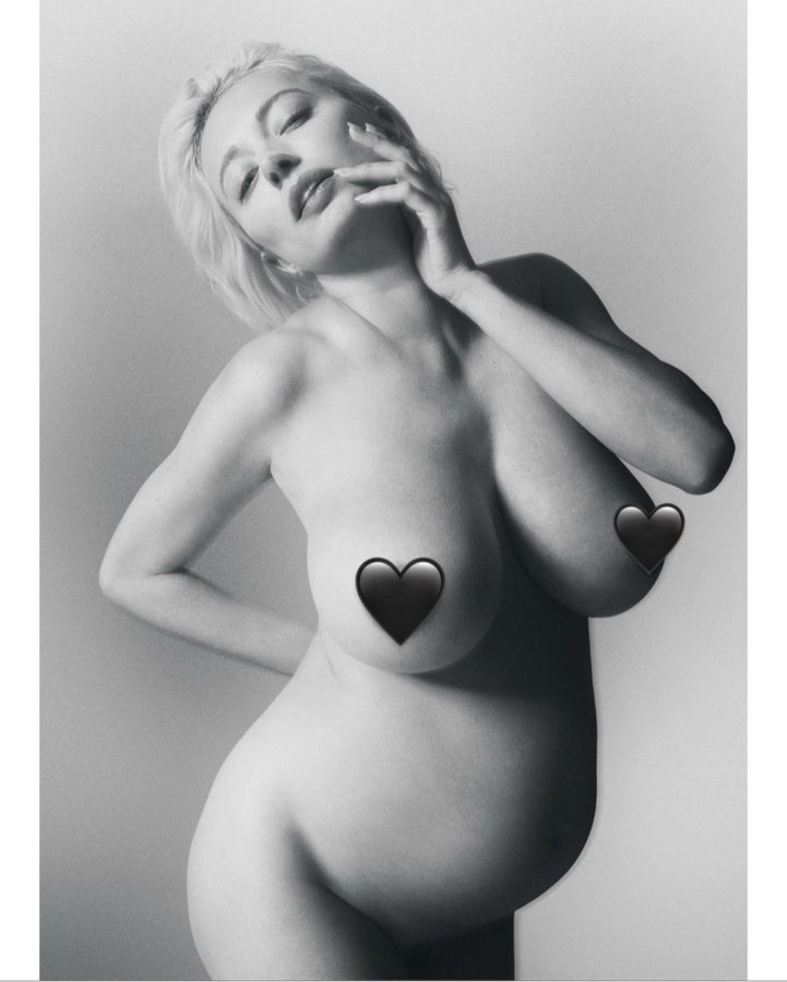 Caroline-Vreeland-nudes--topless-sunbathing